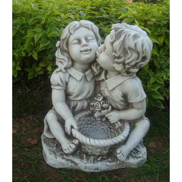 Statue - Girl Boy Kissing in the garden